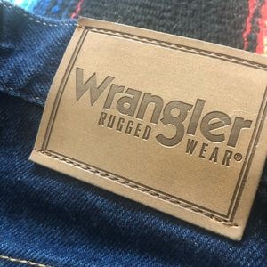 Medium - dark wash Wrangler jeans ! Great look😎